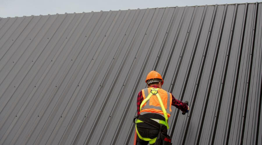 Professional gutter cleaning in Corwith, IA